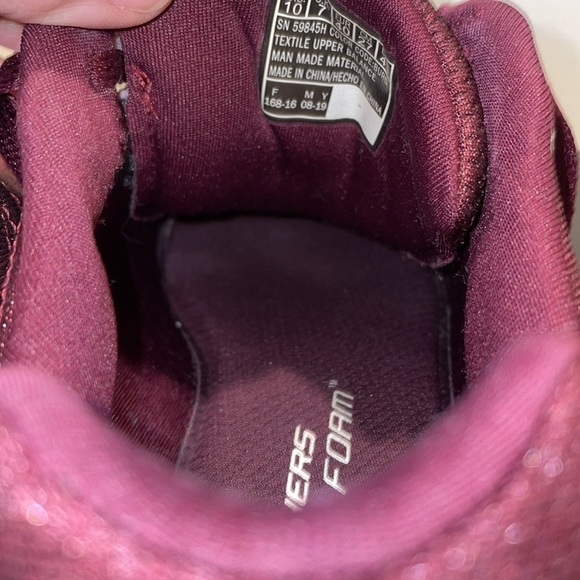 Skechers Dual-Lite Lite-Weight Memory Foam Maroon/Wine Slip On Sneakers. 10 - Picture 11 of 12